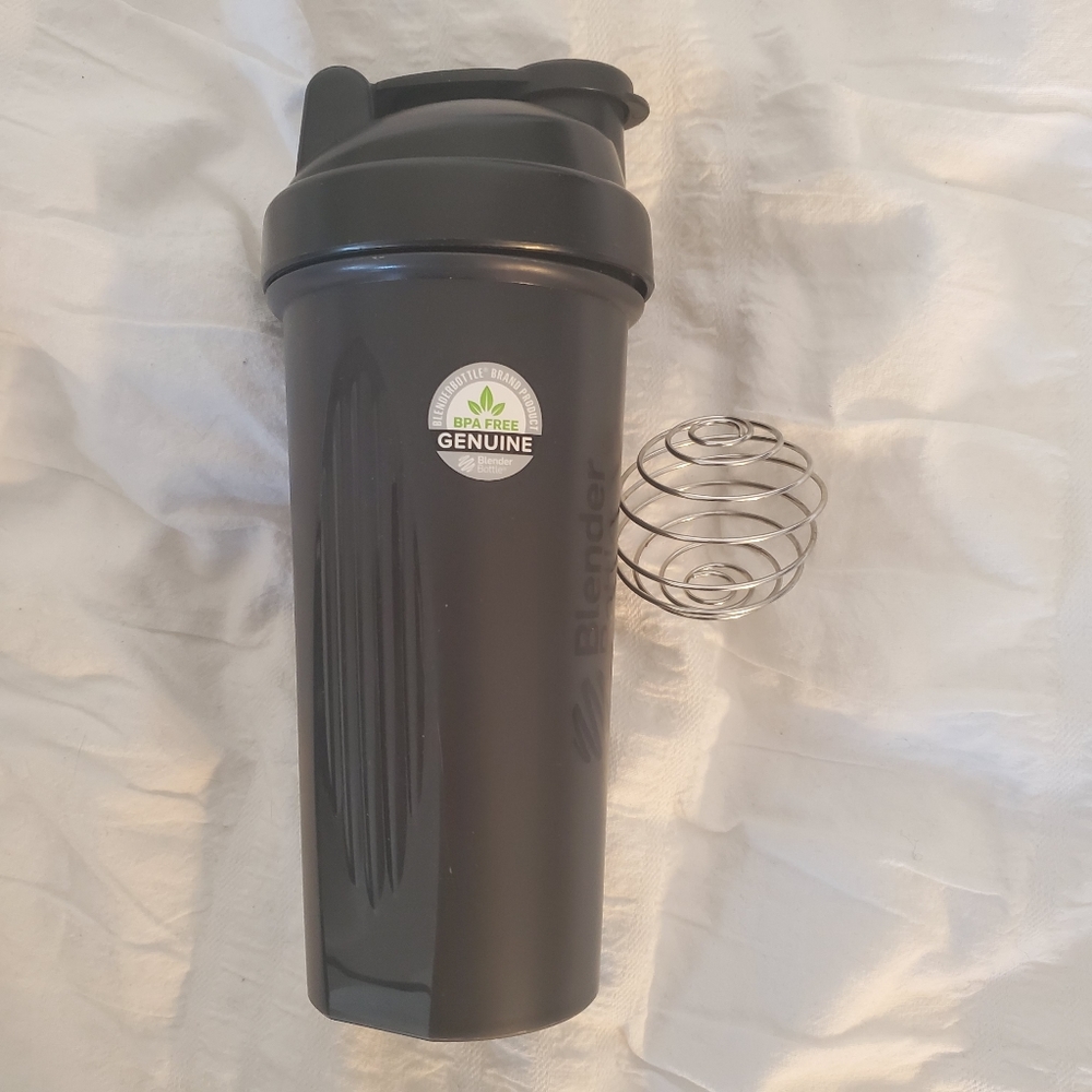 Classic 28 oz Blender Bottle $5 add-on